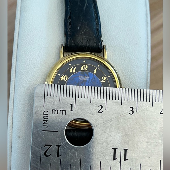 Seiko Ladies Watch Vintage Rare Black Calfskin Strap Gold Tone and Blue Dial - Picture 12 of 14